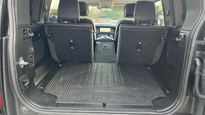 Land Rover Defender 2.0 D240 HSE 110 5dr Auto [6 Seat] Diesel Estate